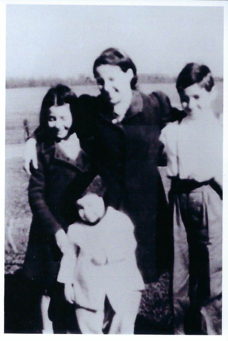 Joyce, Ruth, George, and Janet O'Neil